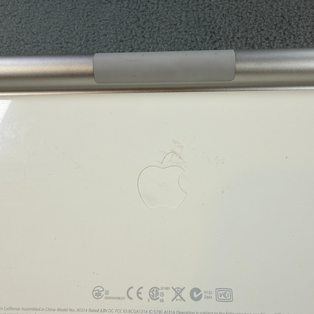 Apple Wireless Keyboard A1314 Bluetooth Silver Aluminum White Keys Tested - Picture 6 of 8